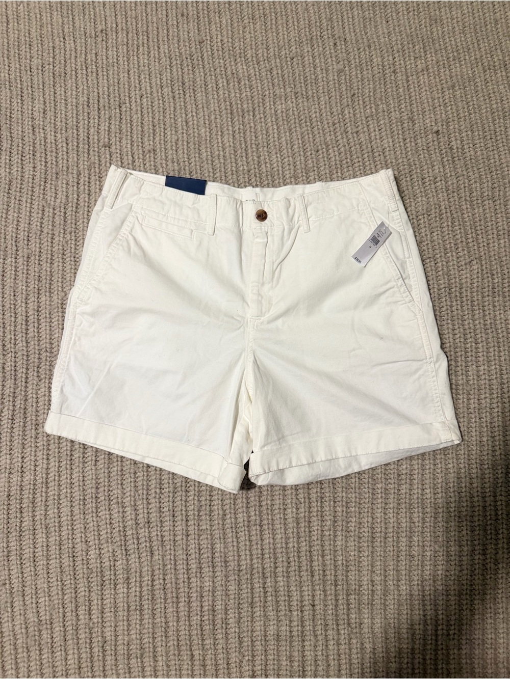 GAP 5” HIGH RISE KHAKI SHORTS - Picture 2 of 4